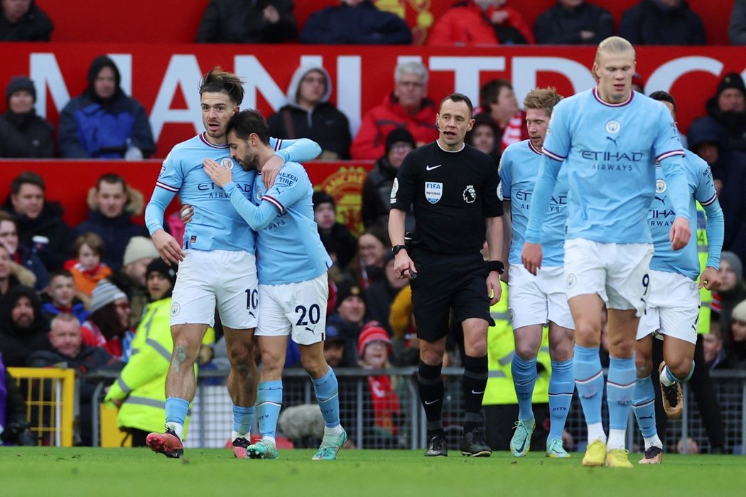 Skóre derby o Manchester otevřel hlavou Jack Grealish