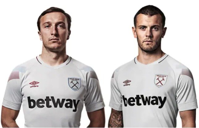 West Ham má pro novou sezonu připravenou i třetí sadu dresů, která bude téměř komplet v bílém