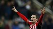 Záložník Sunderlandu Adam Johnson