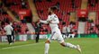Tyler Roberts slaví gól, kterým potvrdil výhru Leedsu v Southamptonu