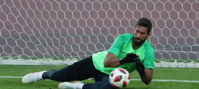 Brazilský brankář Alisson Becker by se v nejbližších dnech měl stát nejdražším brankářem v historii fotbalu