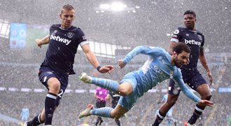 West Ham padl na City, Chelsea remizovala s United. Slaví Leicester