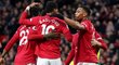 Fotbalisté Manchesteru United oslavují gól Marcuse Rashforda proti Norwichi