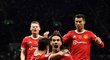 Fotbalisté Manchesteru United slaví gól proti Tottenhamu