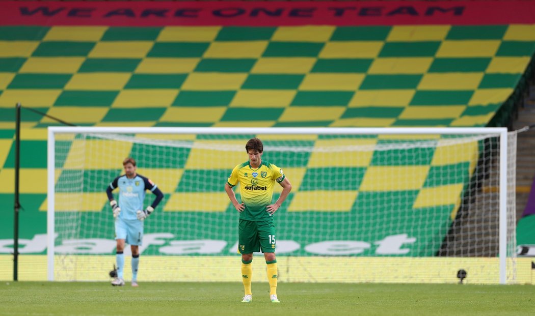 Timm Klose po třetím inkasovaném gólu Norwiche v utkání se Southamptonem