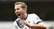 Střelec Tottenhamu Harry Kane slaví gól v síti Arsenalu.