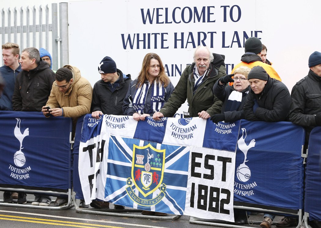 Fanoušci před londýnským derby Tottenham - Arsenal.