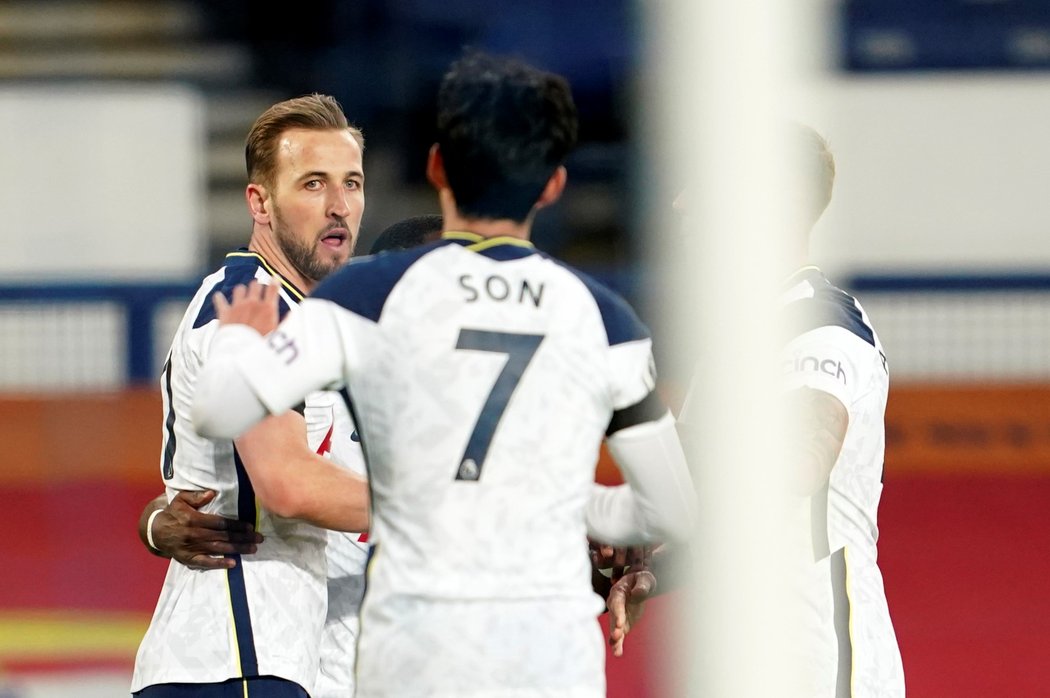 Harry Kane vstřelil oba góly Tottenhamu