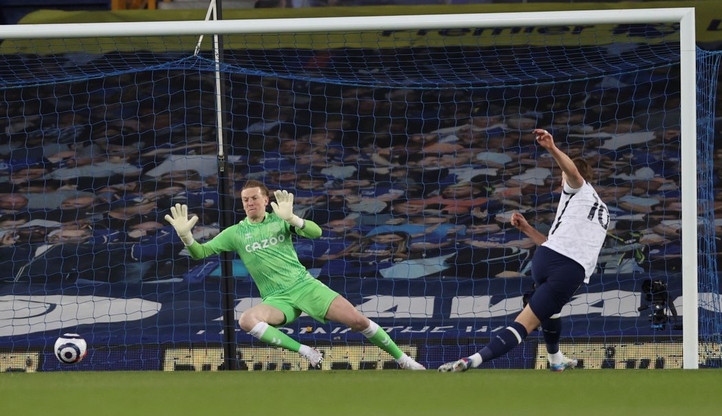 Harry Kane vstřelil oba góly Tottenhamu