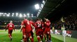 Fotbalisté Liverpoolu se radují z druhé trefy v utkání na hřišti Watfordu, kterou obstaral Trent Alexander-Arnold