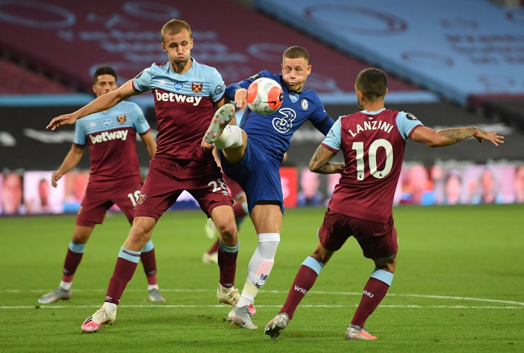 Český záložník Tomáš Souček ve službách West Hamu byl v zápase proti Chelsea hodně vidět