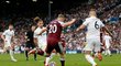 Jarrod Bowen vysílá gólovou střelu v utkání proti Leedsu