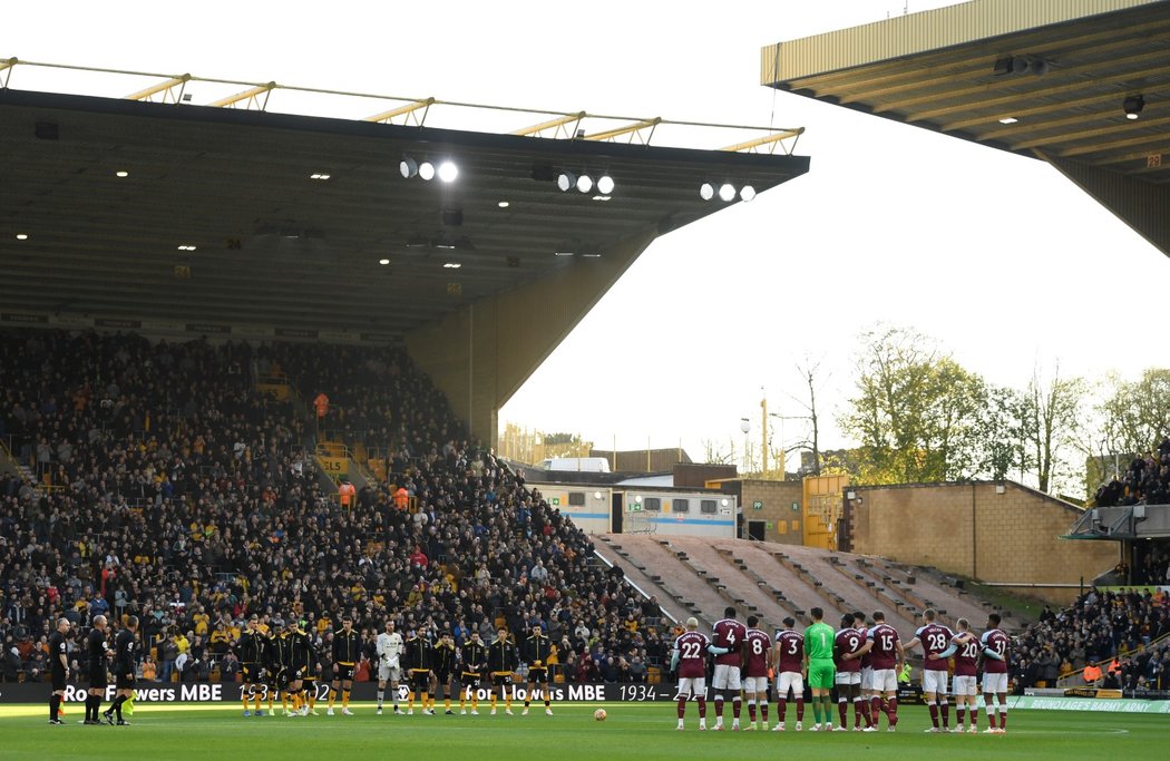 Stadion Wolverhamptonu těsně před zahájením zápasu proti West Hamu