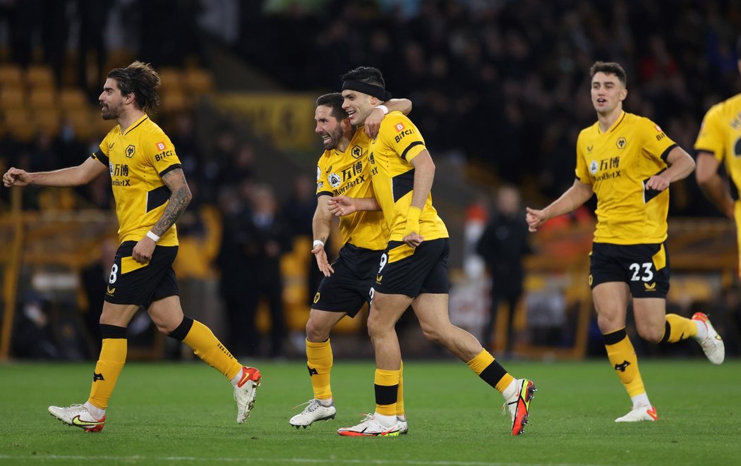 Radost fotbalistů Wolverhamptonu po brance do sítě West Hamu