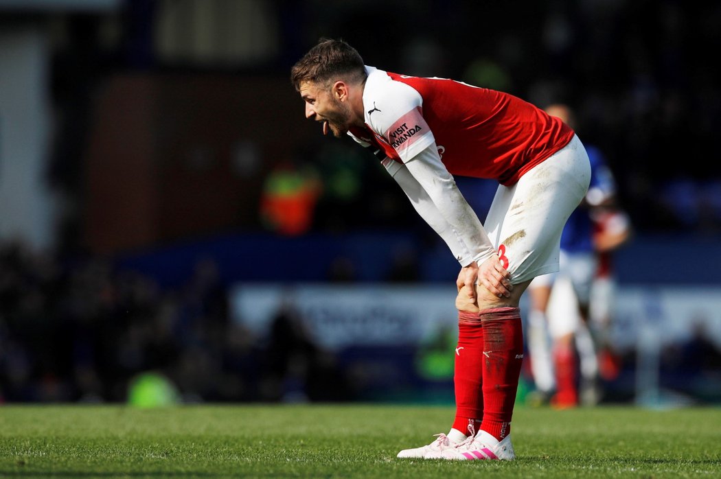 Záložník Arsenalu Aaron Ramsey po prohraném duelu na hřišti Evertonu