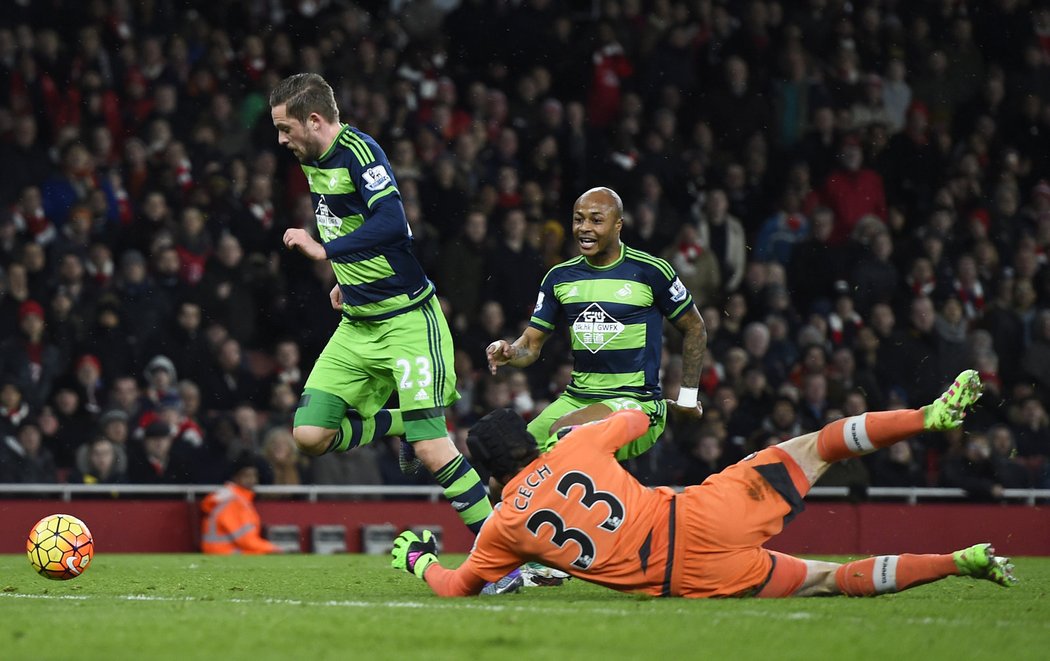 Brankář Arsenalu Petr Čech proti Swansea nulu nevychytal