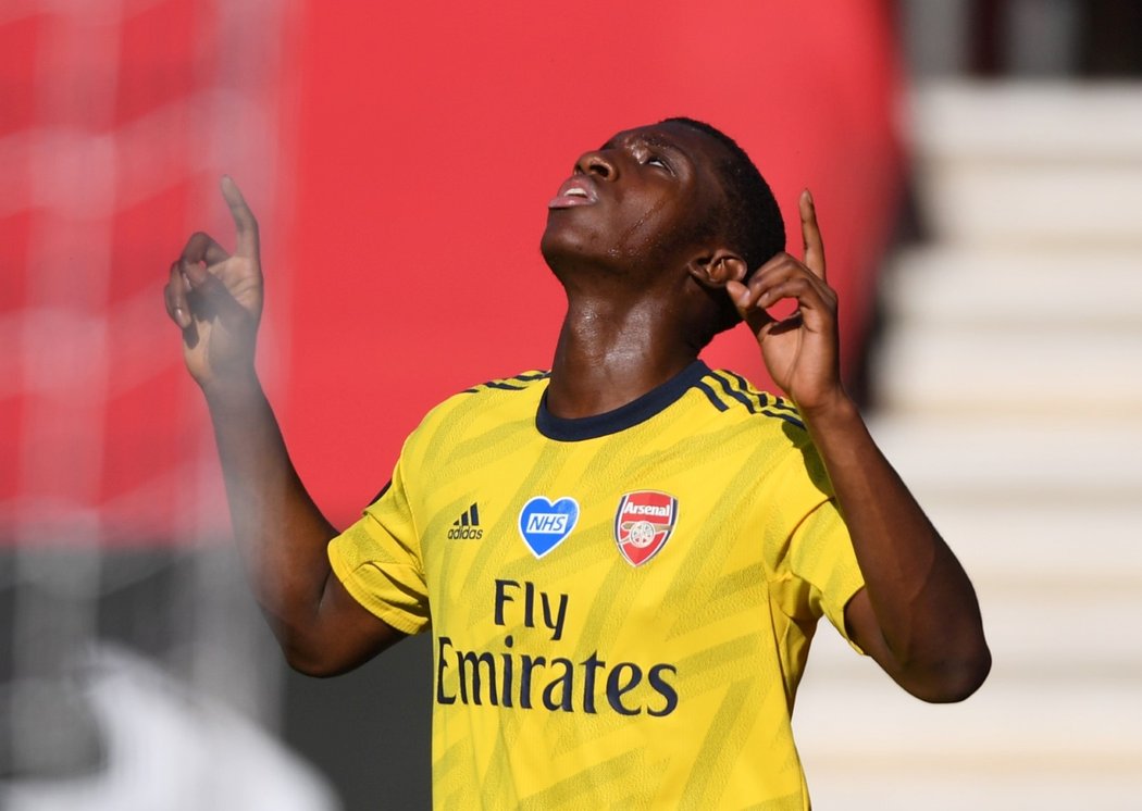 Edward Nketiah oslavuje svou trefu proti Southamptonu