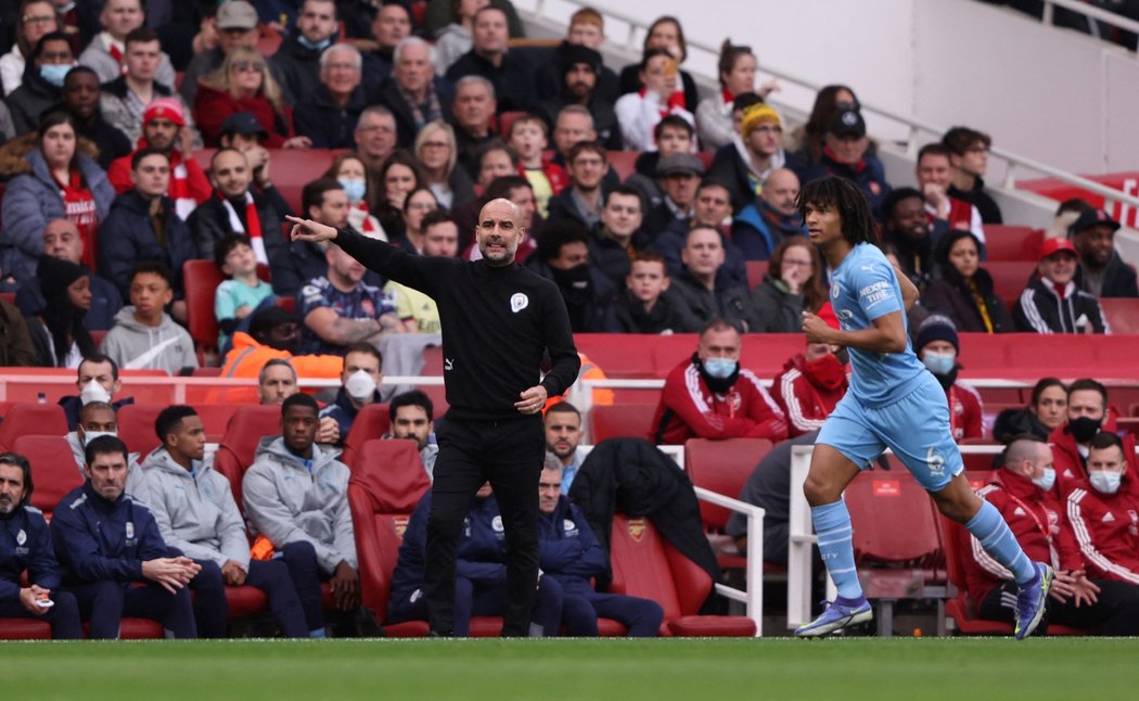 Pep Guardiola diriguje své svěřence