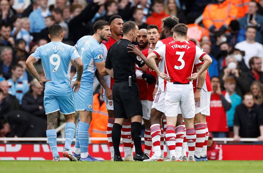 Fotbalisté Arsenalu se dožadovali penalty, leč marně