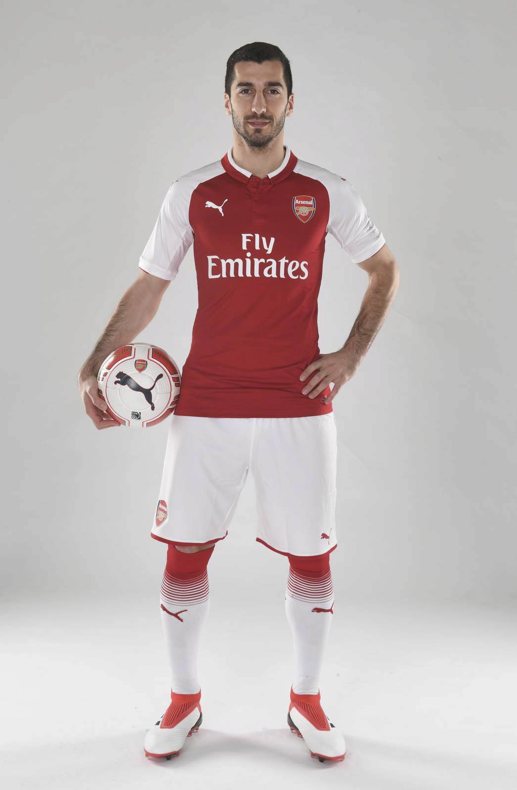 Henrik Mchitarjan se poprvé fotil v dresu Arsenalu