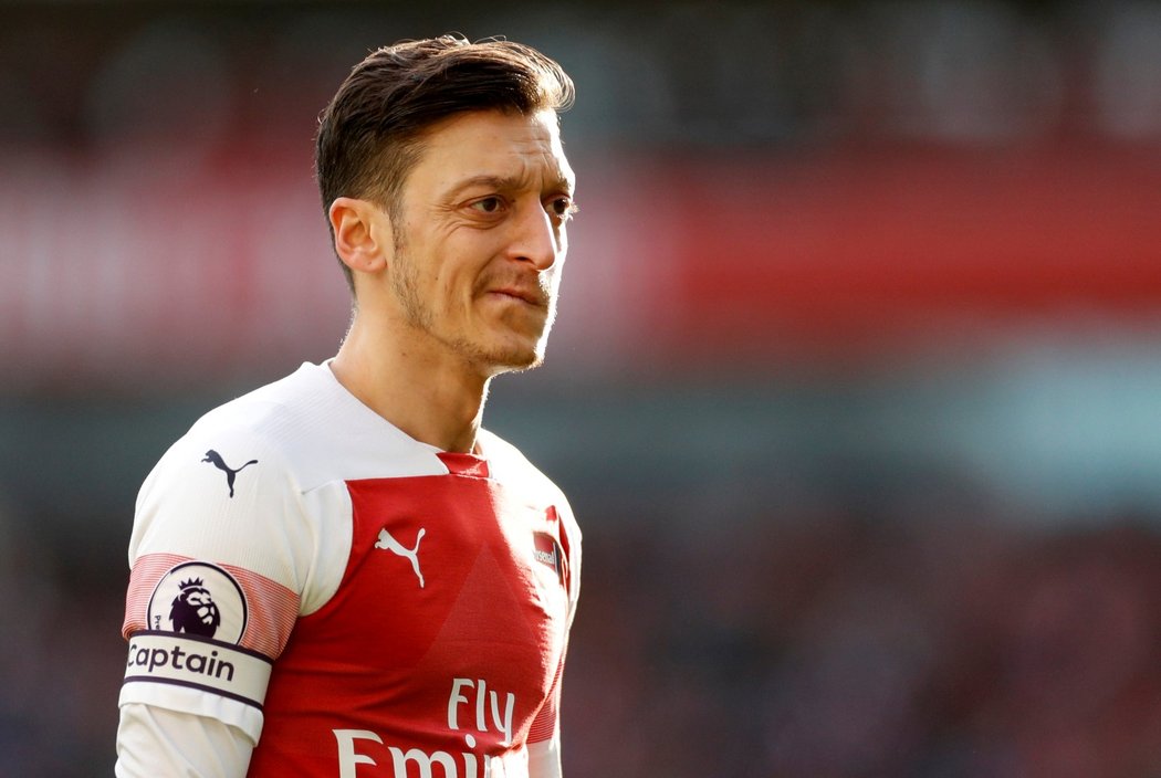 Záložník Mesut Özil zůstane v Arsenalu