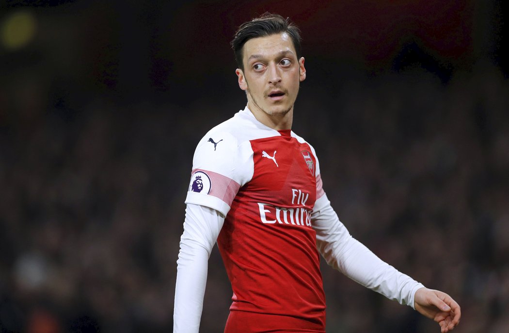 Záložník Arsenalu Mesut Özil během utkání proti Bournemouthu