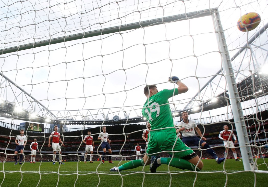 Brankáře Arsenalu Lena propálil záložník Tottenhamu Dier a srovnal na 1:1