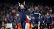 Trenér West Hamu David Moyes děkuje fanouškům za podporu po utkání s Arsenalem