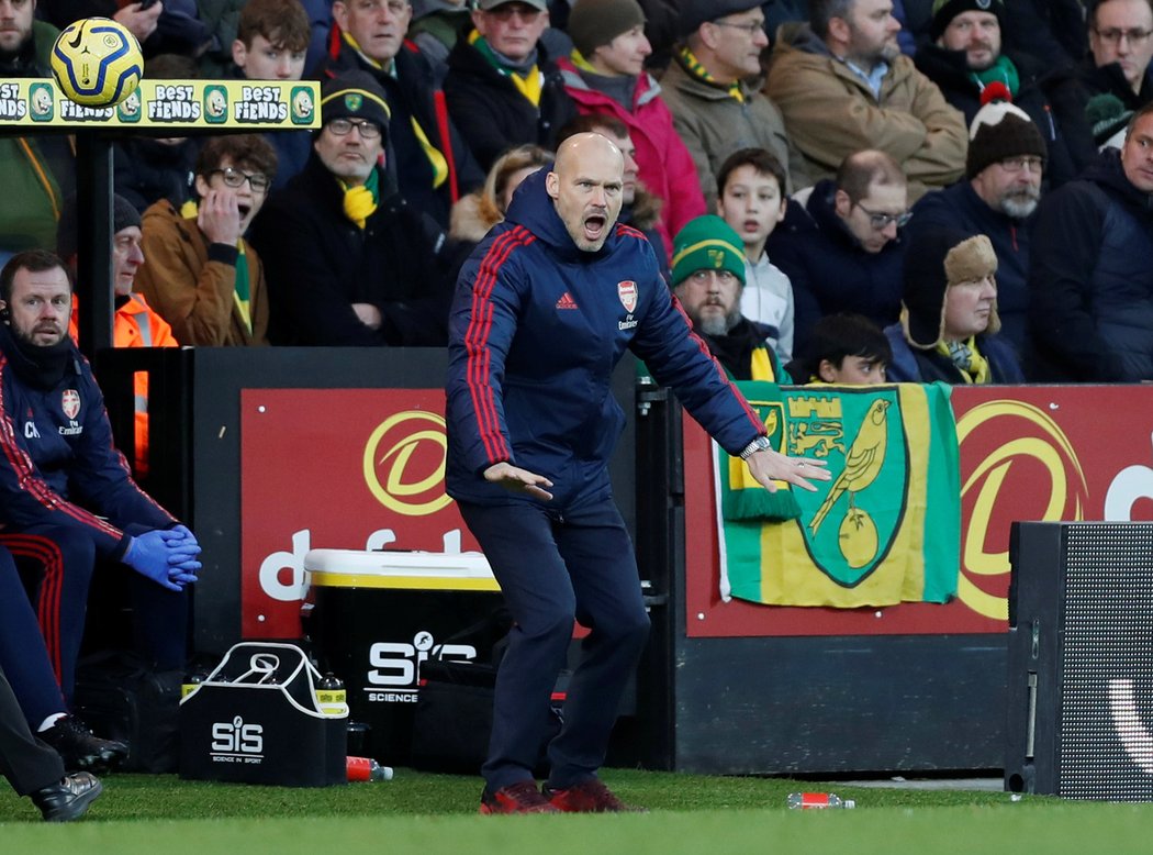 Fredrik Ljunberg, nový kouč Arsenalu, zápas v Norwichi hodně prožíval