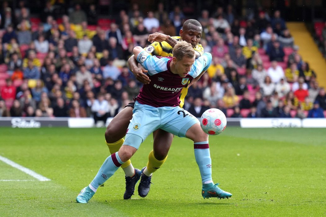 Český forvard Matěj Vydra asistoval u vítězné branky Burnley na hřišti Watfordu