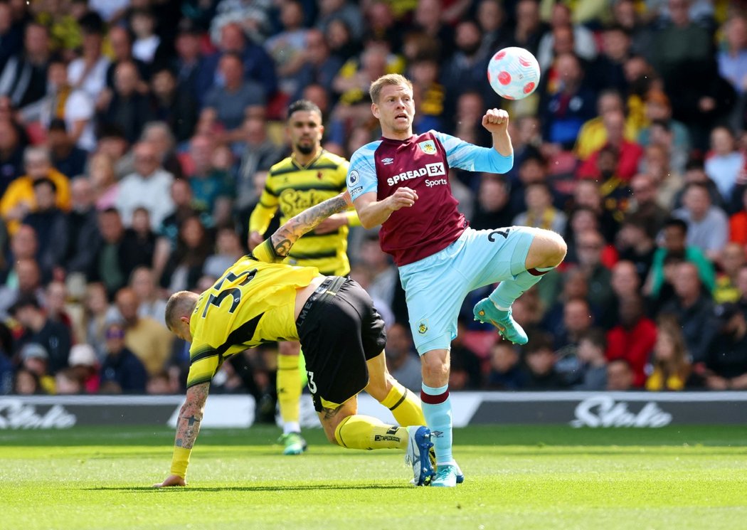 Český forvard Matěj Vydra asistoval u vítězné branky Burnley na hřišti Watfordu