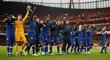 Hráči Chelsea slaví cenné vítězství v londýnském derby na půde Arsenalu