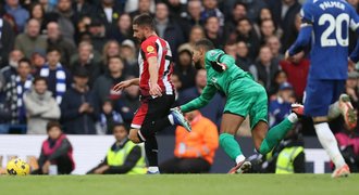 Výhru Arsenalu zařídil Nketiah. Další selhání Chelsea, padla s Brentfordem