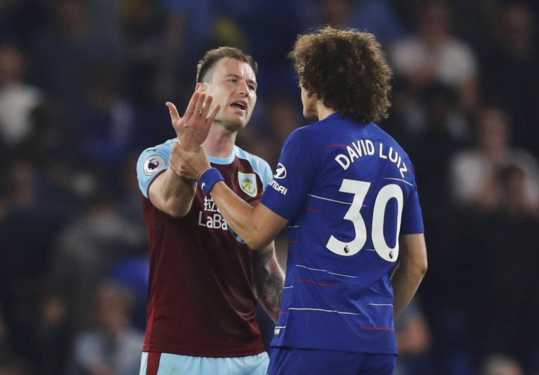 David Luiz se po utkání zlobil na hráče Burnley Ashleyho Barnese