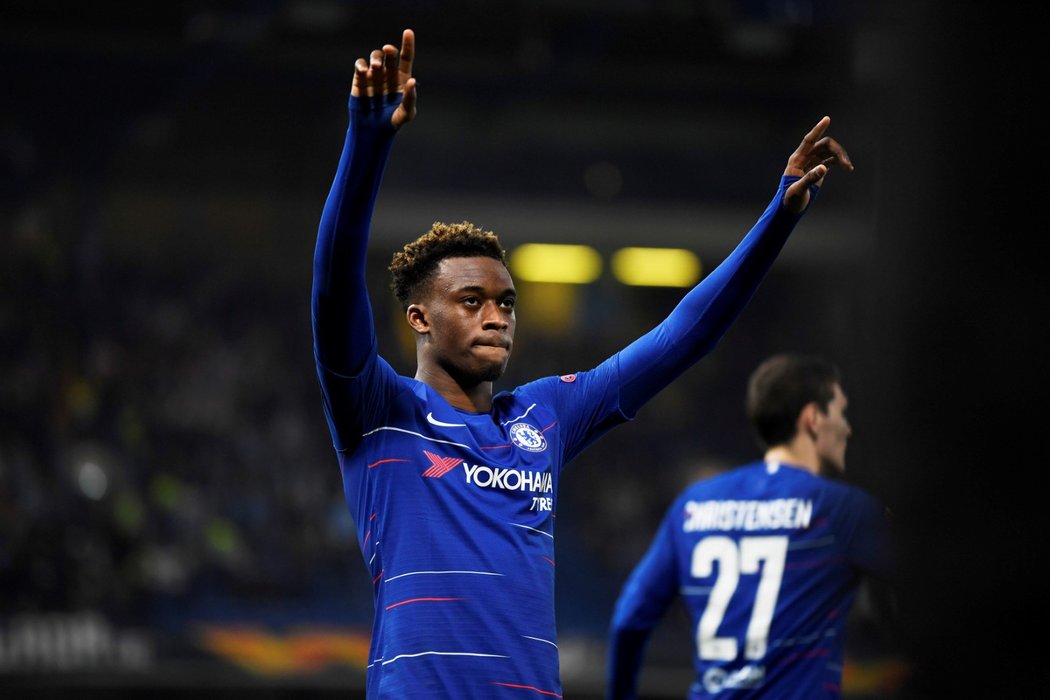 Osmnáctiletý Callum Hudson-Odoi z londýnské Chelsea byl nominován do reprezentace Anglie na duely kvalifikace EURO 2020 proti České republice a Černé Hoře