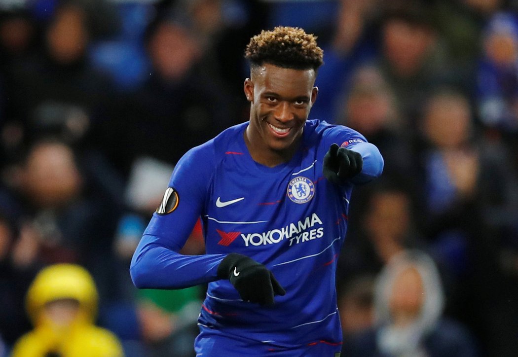 Osmnáctiletý Callum Hudson-Odoi z londýnské Chelsea byl nominován do reprezentace Anglie na duely kvalifikace EURO 2020 proti České republice a Černé Hoře