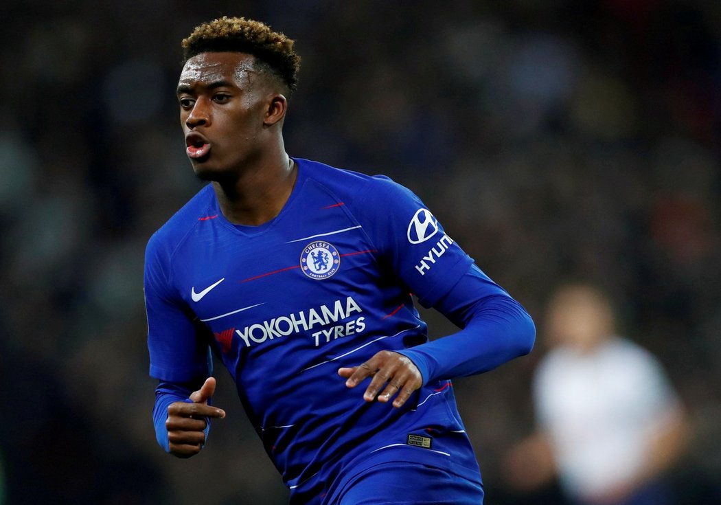 Osmnáctiletý Callum Hudson-Odoi z londýnské Chelsea byl nominován do reprezentace Anglie na duely kvalifikace EURO 2020 proti České republice a Černé Hoře