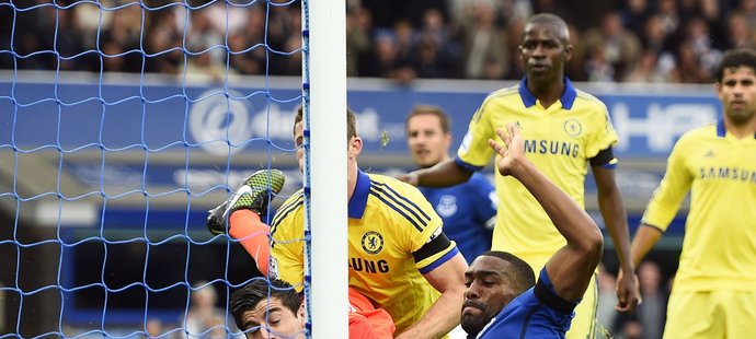 Belgický gólman Chelsea Courtois dostal na půdě Evertonu v Premier League tři branky.