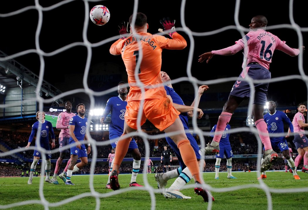 Brankář Chelsea Kepa dvakrát inkasoval