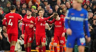 Liverpool ve šlágru porazil Chelsea 4:1. Při návratu Haalanda zářil Álvarez