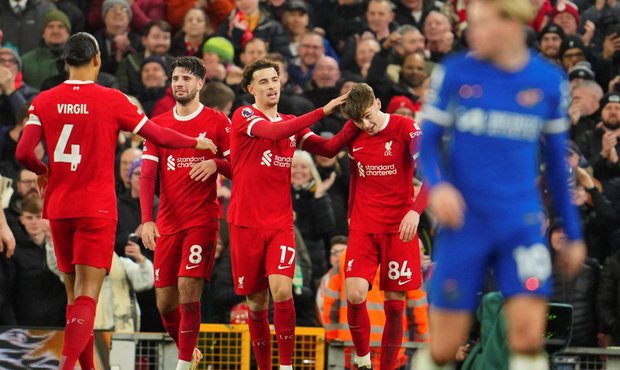 Liverpool ve šlágru porazil Chelsea 4:1. Při návratu Haalanda zářil Álvarez