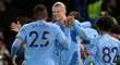 Hráči Manchesteru City v čele s Erlingem Haalandem se radují z gólu