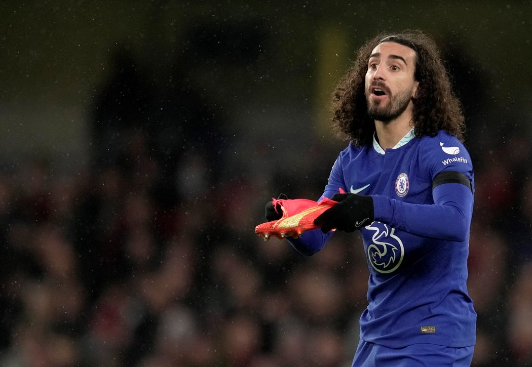 Marc Cucurella obléká dres Chelsea