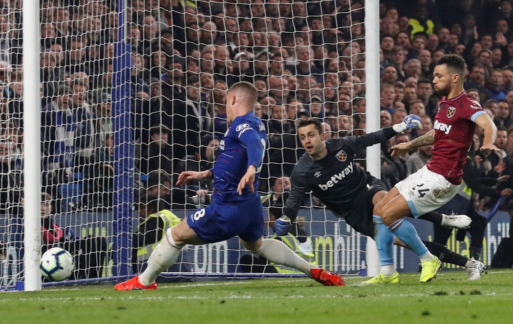 Chelsea zvítězila ve 33. kole Premier League nad West Hamem 2:0. Oba góly vstřelil Eden Hazard