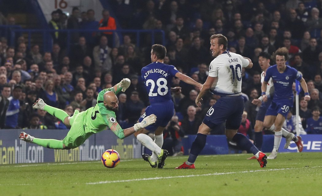 Willy Cabballero si musel dávat pozor na výpady Harryho Kanea