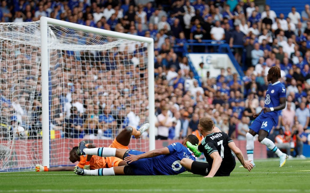 Leicester přesilovku na Stamford Bridge nezužitkoval, prohrál