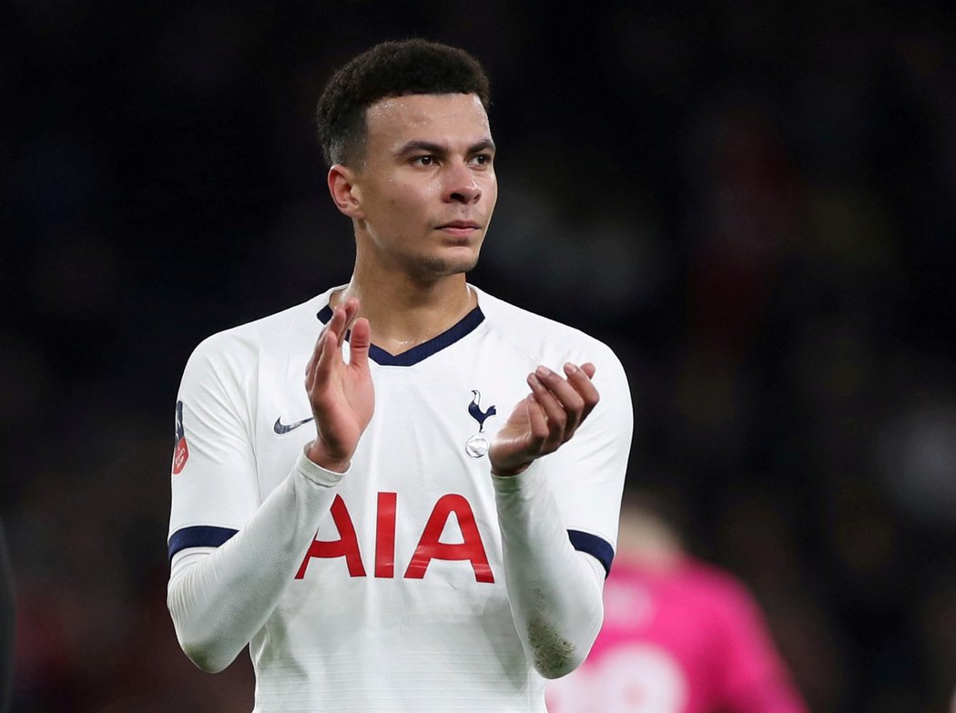 Fotbalista Tottenhamu Dele Alli se stal doma obětí loupeže, ohrožovali ho nožem