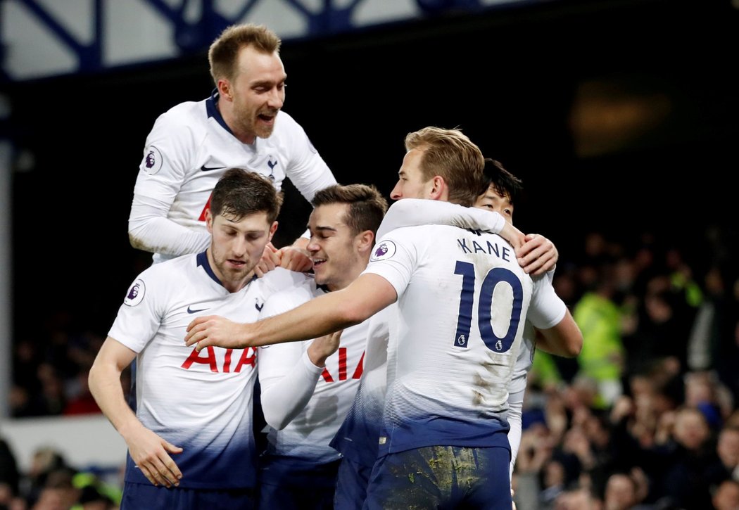 Fotbalisté Tottenhamu v posledním předvánočním duelu Premier League rozdrtili Everton 6:2