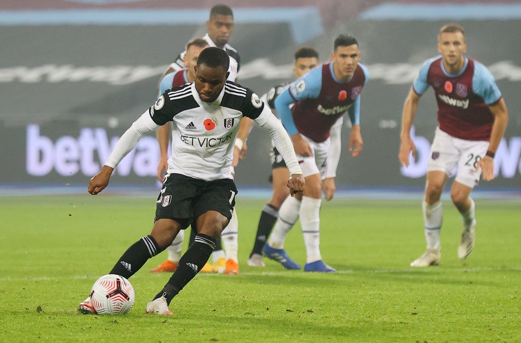 Ademola Lookman dloubák doprostřed do brány nezvládl