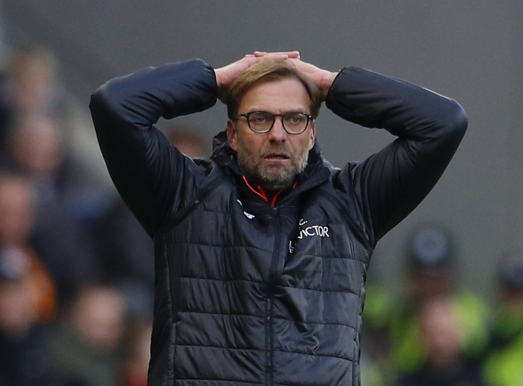 Jürgen Klopp se nestačí divit, jeho Liverpool v roce 2017 ještě nevyhrál ani jeden ligový zápas